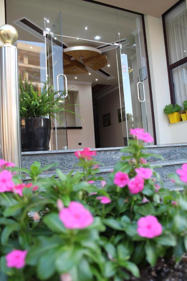 Hotel Villa Aljor Golem  Buitenkant foto