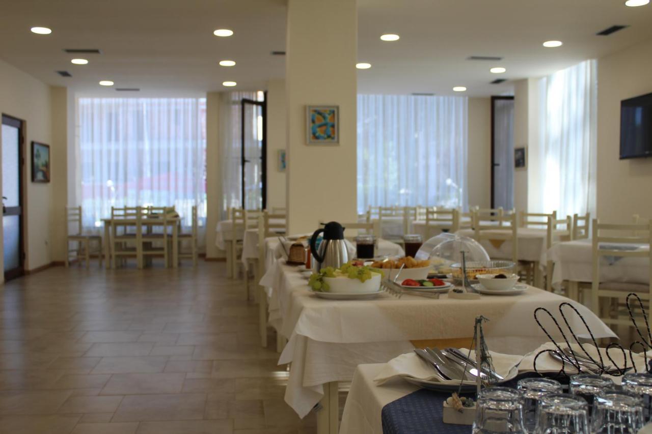 Hotel Villa Aljor Golem  Buitenkant foto