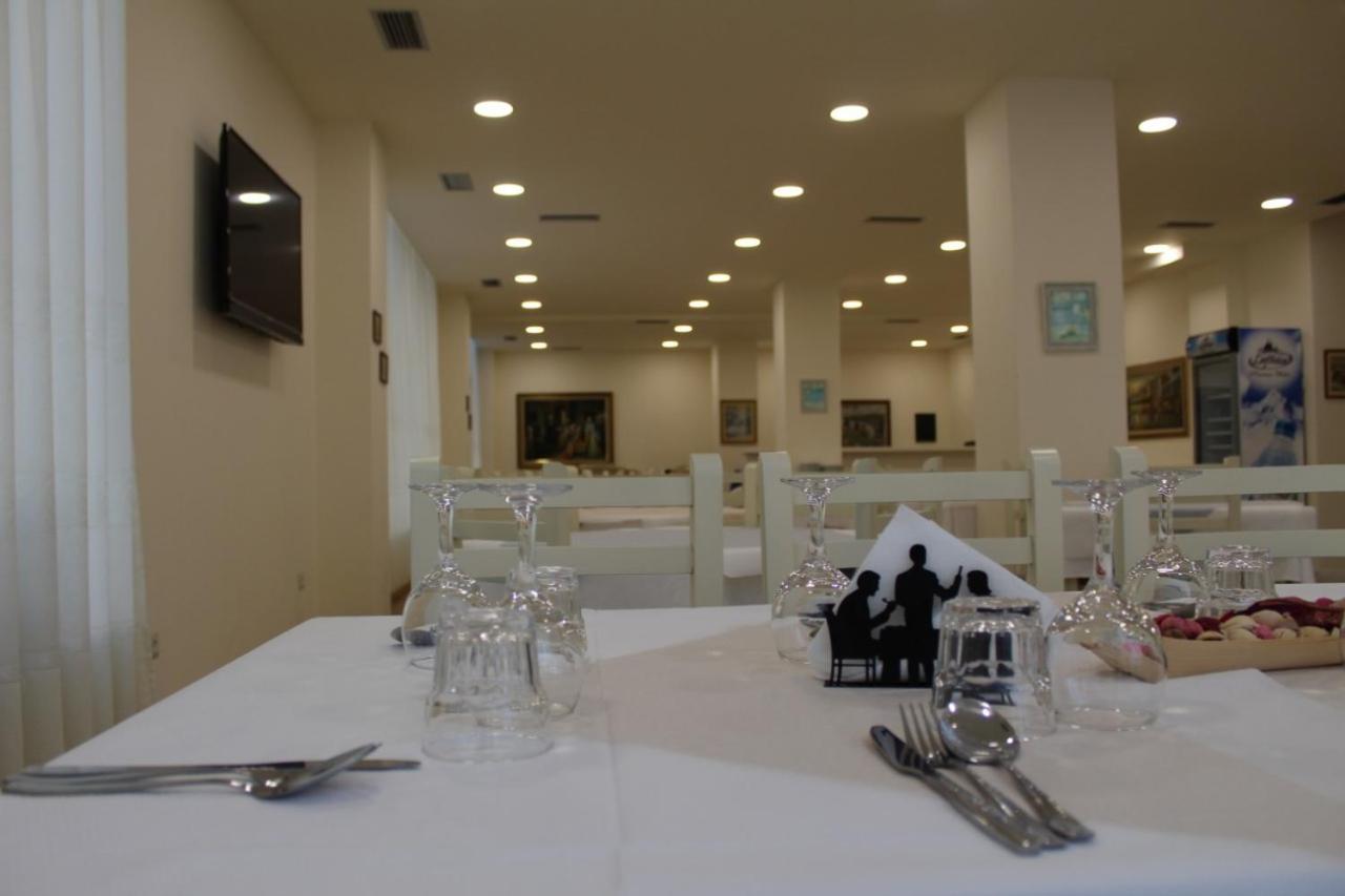 Hotel Villa Aljor Golem  Buitenkant foto