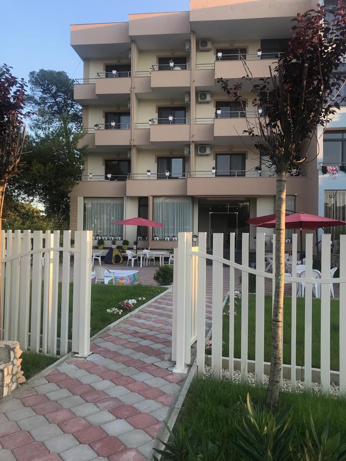 Hotel Villa Aljor Golem  Buitenkant foto