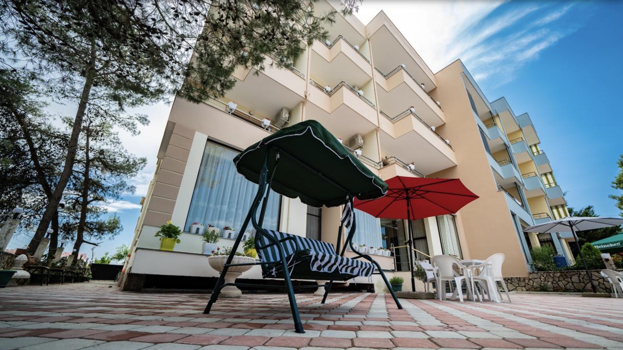 Hotel Villa Aljor Golem  Buitenkant foto