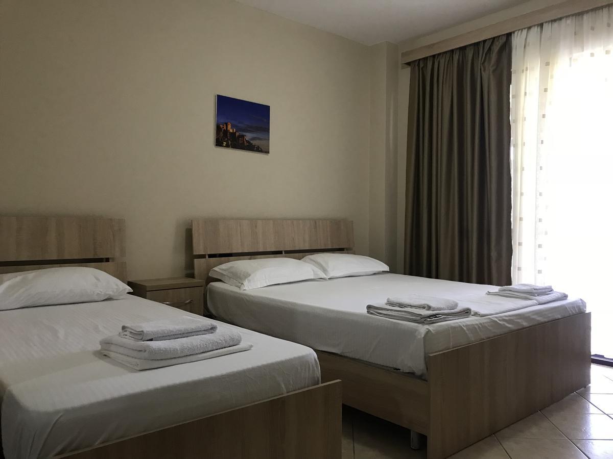 Hotel Villa Aljor Golem  Buitenkant foto