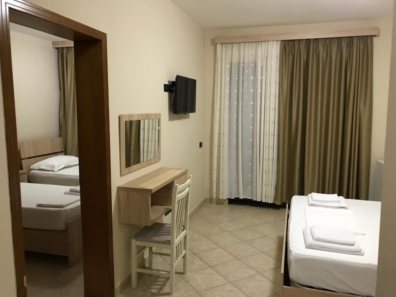 Hotel Villa Aljor Golem  Buitenkant foto