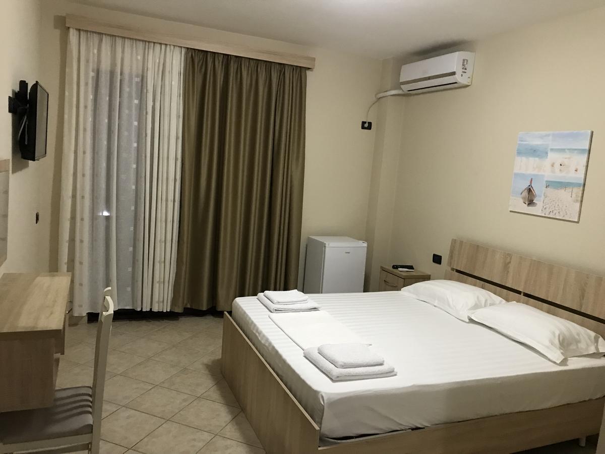 Hotel Villa Aljor Golem  Buitenkant foto